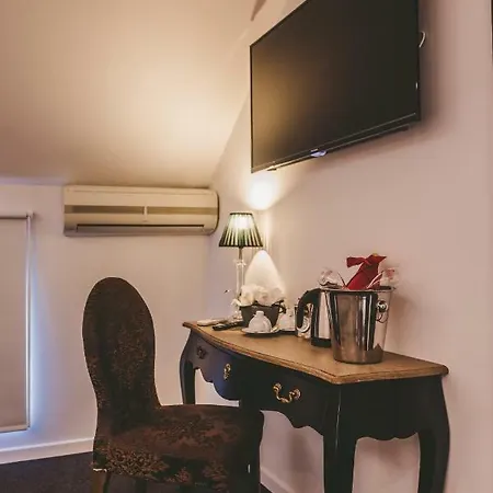 Hotel Hors-château - Centre Historique 3*