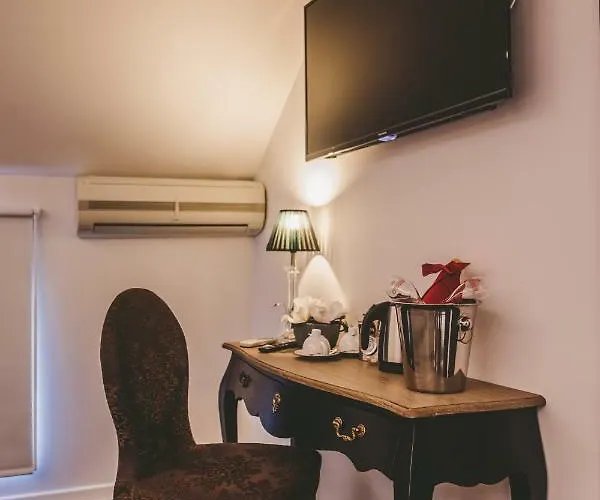 Hotel Hors-château - Centre Historique 3*