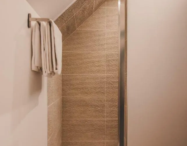 Hotel Hors-château - Centre Historique 3*