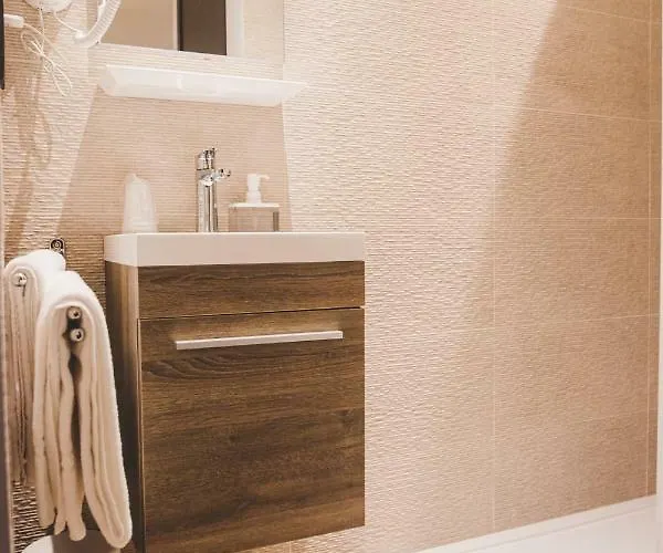 Hotel Hors-château - Centre Historique 3*